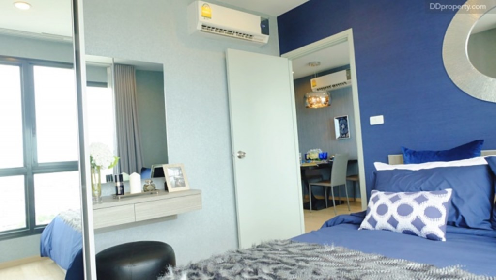 แอร์ที่ให้มาในห้องนอนใหญ่เป็นขนาด 12,000 BTU ยี่ห้อ Trane