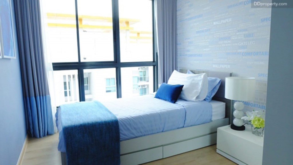 สำหรับห้องนอนเล็กโครงการจะให้เป็นเตียงและที่นอนสปริงขนาด 3 ฟุต เนื่องจากพื้นที่ห้องเล็กอาจจะเลือกติดทีวีบริเวณปลายเตียงเป็นแบบติดผนังเพื่อเป็นการประหยัดเนื้อที่