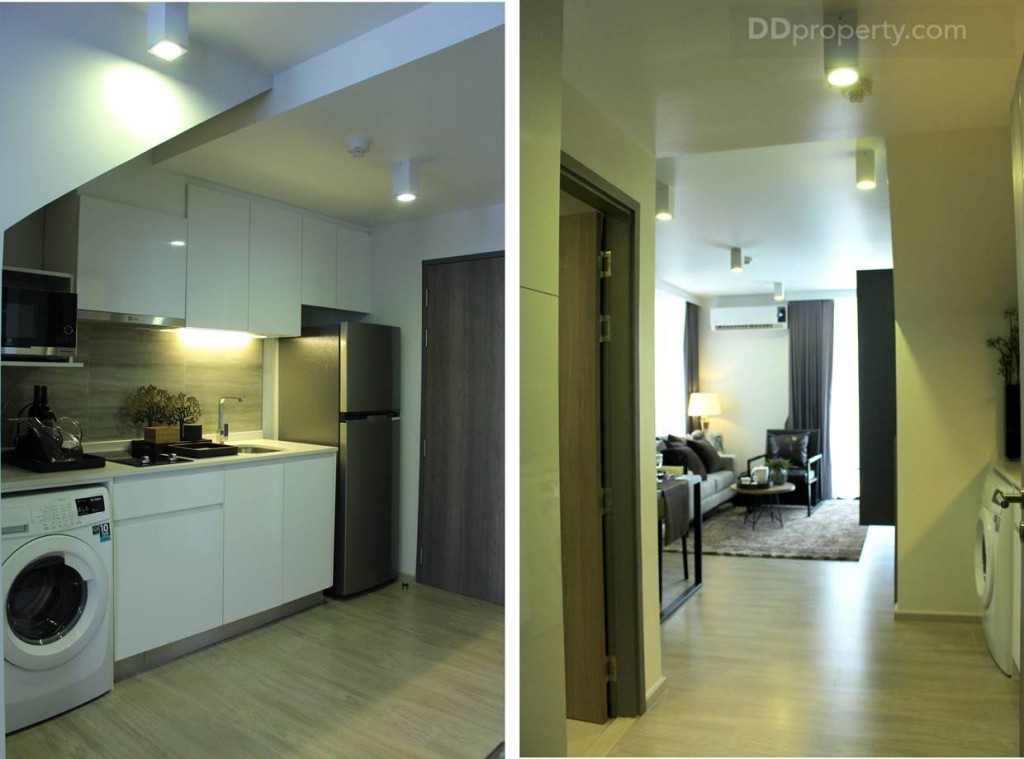 รูปซ้ายเป็นมุมมองจากด้านในซึ่งเราจะเห็นมุมของบันไดเหนือแพนทรี รูปขวาจะเป็นมุมมองด้านหน้าทางเข้าเพดานบริเวณนี้จะสูงประมาณ 2.3 เมตร