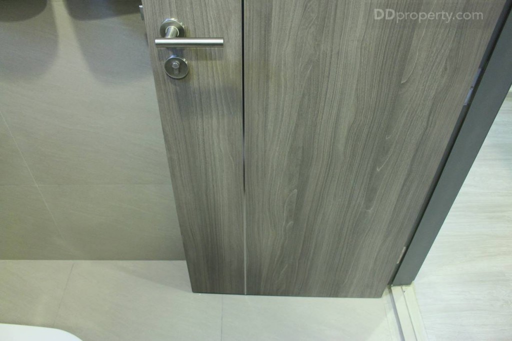ประตูห้องน้ำเป็นด้ามจัดแบบเดียวกันกับประตูห้องต่างๆ