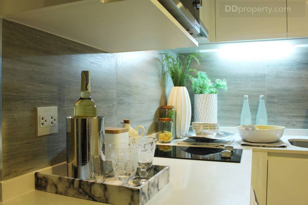 เคาน์เตอร์แพนทรีท็อปด้วยหินธรรมชาติ