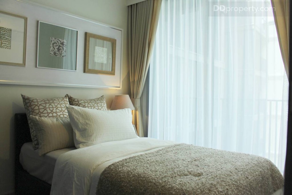 เข้ามาสู่ห้องนอนที่ 1 ดูโปร่ง และสว่างด้วยกระจกบานใหญ่ทำให้ภายในห้องดูน่านอน