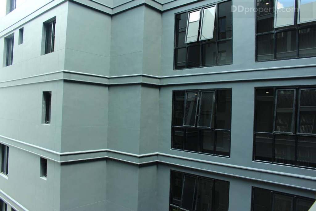 มุมมองด้านขวามือจากระเบียงของห้องตัวอย่าง