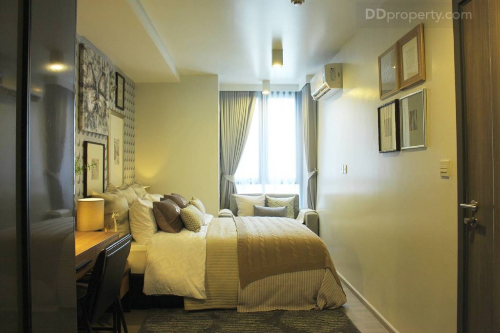 ภายในห้อง Master bedroom จะประกอบไปด้วยโต๊ะทำงาน ตู้เสื้อผ้า และห้องน้ำส่วนตัว