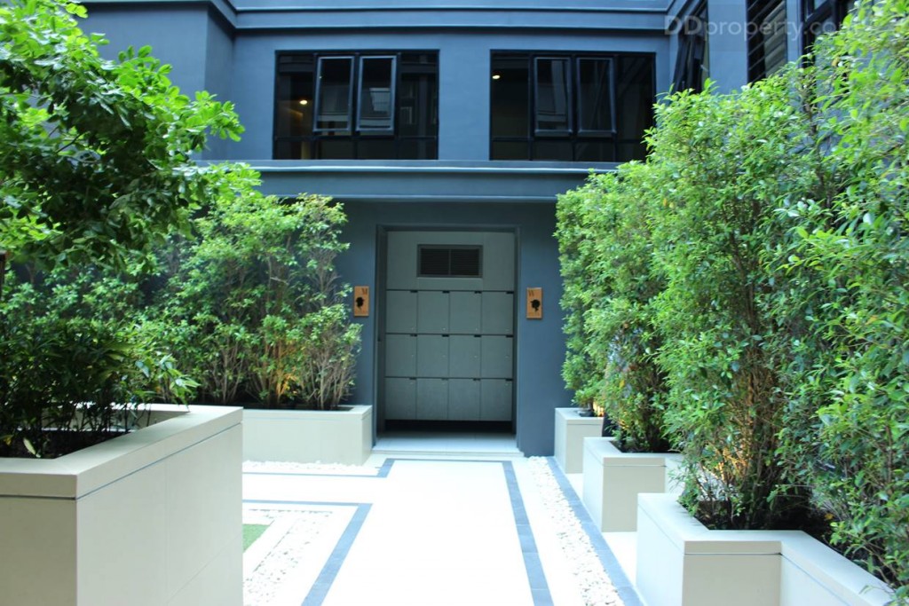 ด้านหน้าทางเข้าจะเป็นห้องน้ำแยกชาย-หญิง