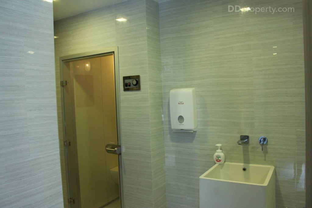 ห้องอบไอน้ำในห้องน้ำหญิง