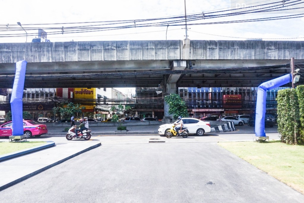 The Line Asoke Ratchada - Direction2   DSC09312-002