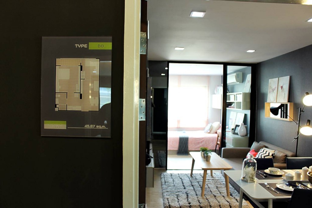 1 Bedroom Plus (1 ห้องนอน 1 ห้องน้ำ+ ห้องอเนกประสงค์) ขนาดพื้นที่ 45.87 ตร.ม. ลักษณะห้องเป็นสี่เหลี่ยมผืนผ้า แบ่งพื้นที่การใช้งานหลักๆ เป็น 5  ส่วน คือ ห้องนั่งเล่น, โต๊ะรับประทานอาหาร, ห้องครัว, ห้องน้ำ, ห้องนอนเล็กและห้องนอนใหญ่