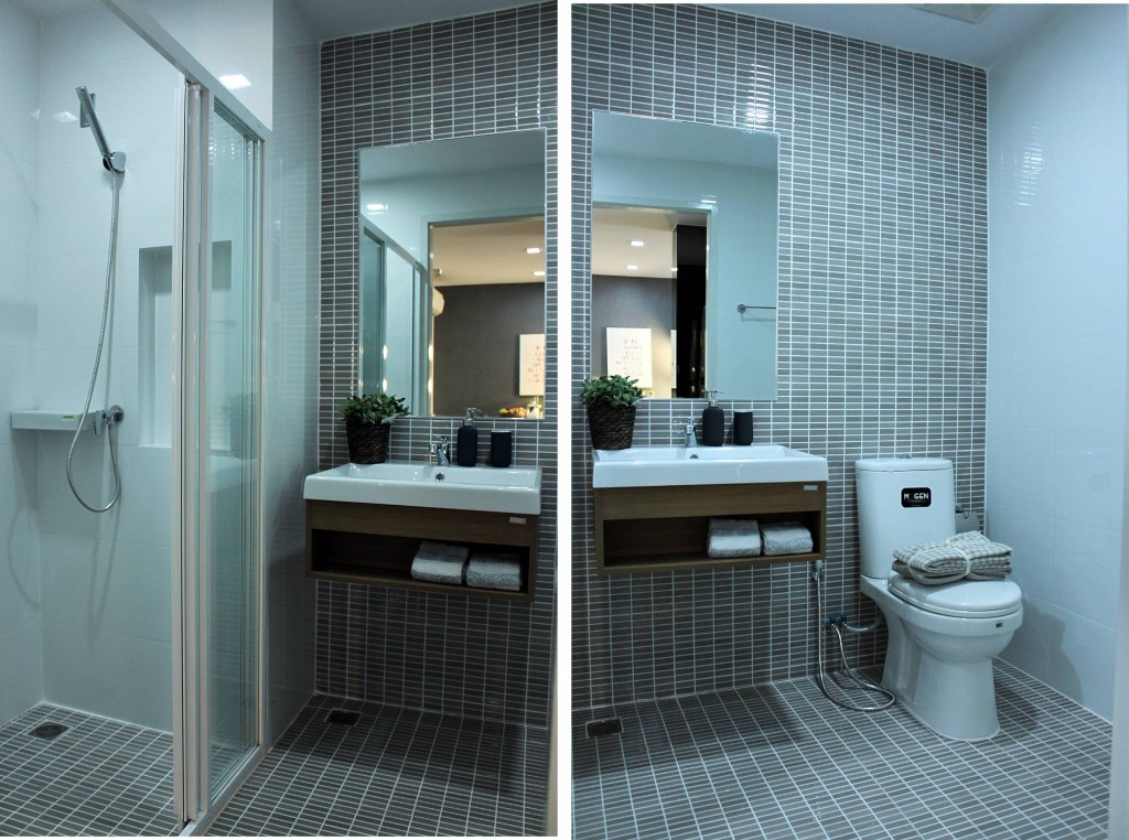 ถัดจากห้องครัวจะเป็นห้องน้ำ พื้นห้องปูด้วยกระเบื้องโมเสค แบบเดียวกับผนังของห้องน้ำ แบ่งส่วนเปียกแห้งอย่างชัดเจน ชุดอ่างล้างหน้า ตัวอ่างมีขนาด 60 x 52 cm. จะมีพื้นที่สำหรับวางของเหนืออ่างได้นิดหน่อย ข้างใต้เป็นชั้นสำหรับวางของและอุปกรณ์ต่างๆ ได้