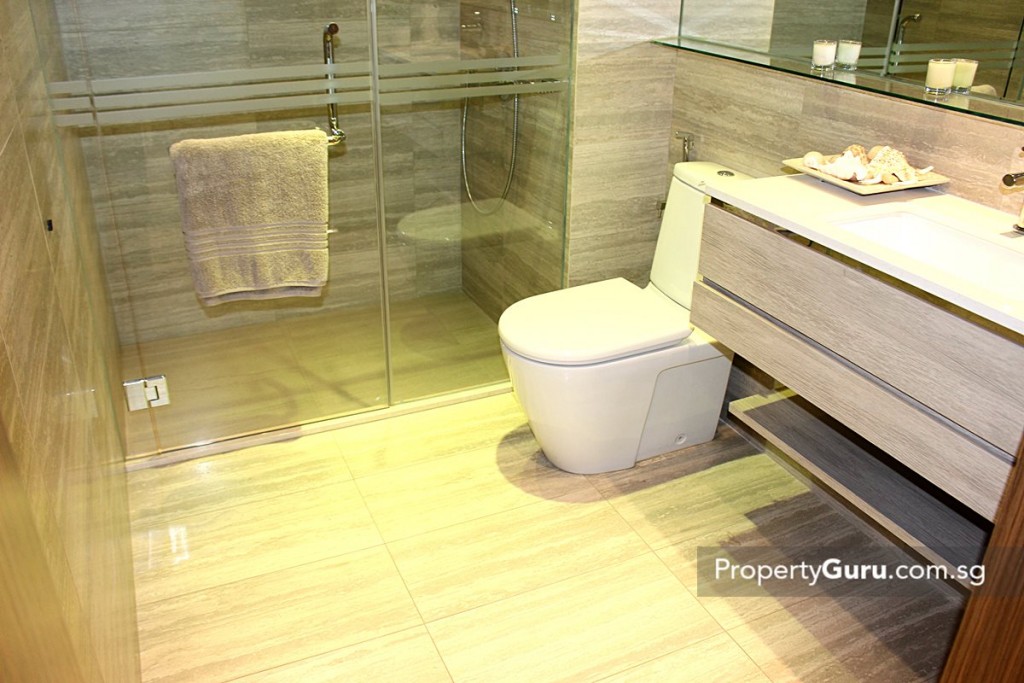 alana common bathroom 1