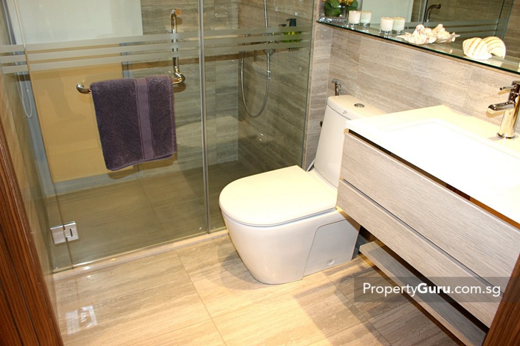 alana common bathroom 2