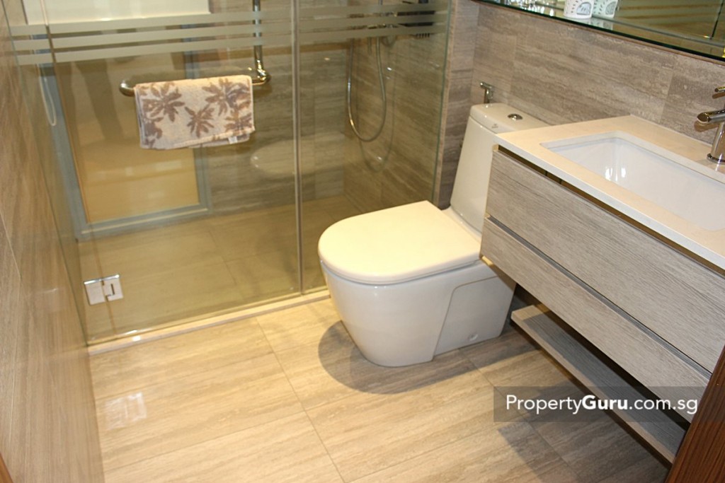 alana common bathroom 3