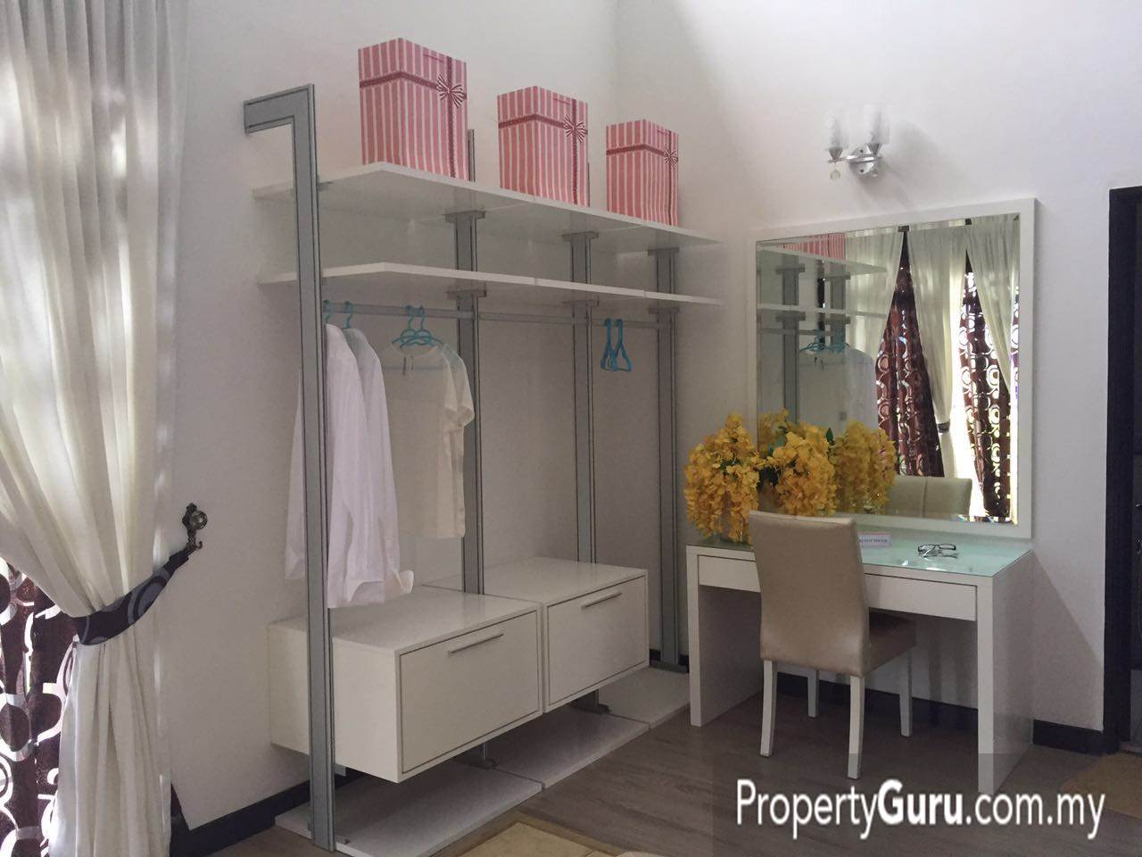 Cassia Antara Gapi Showroom Bedroom