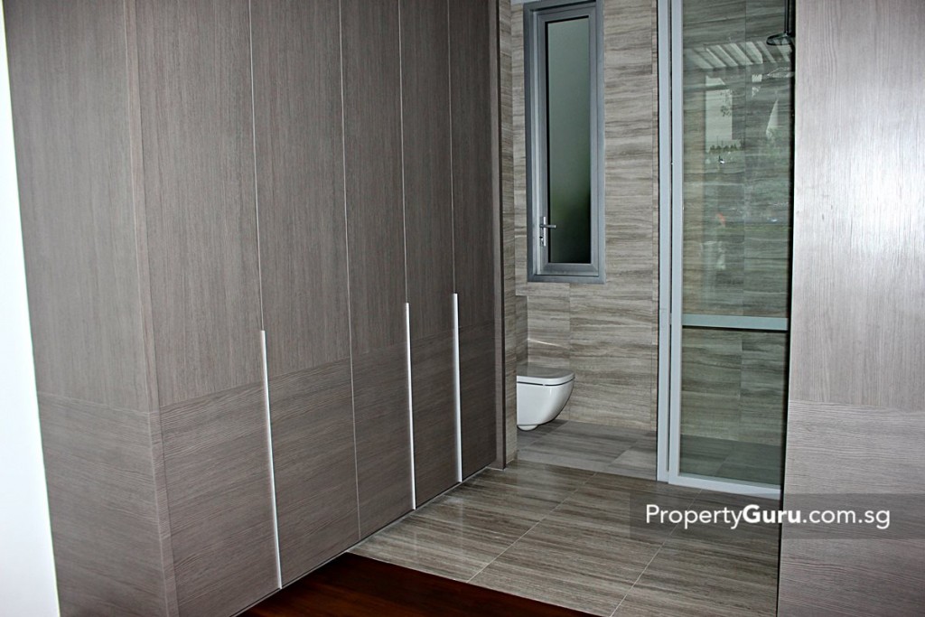 seletar park residence master bedroom wardrobe