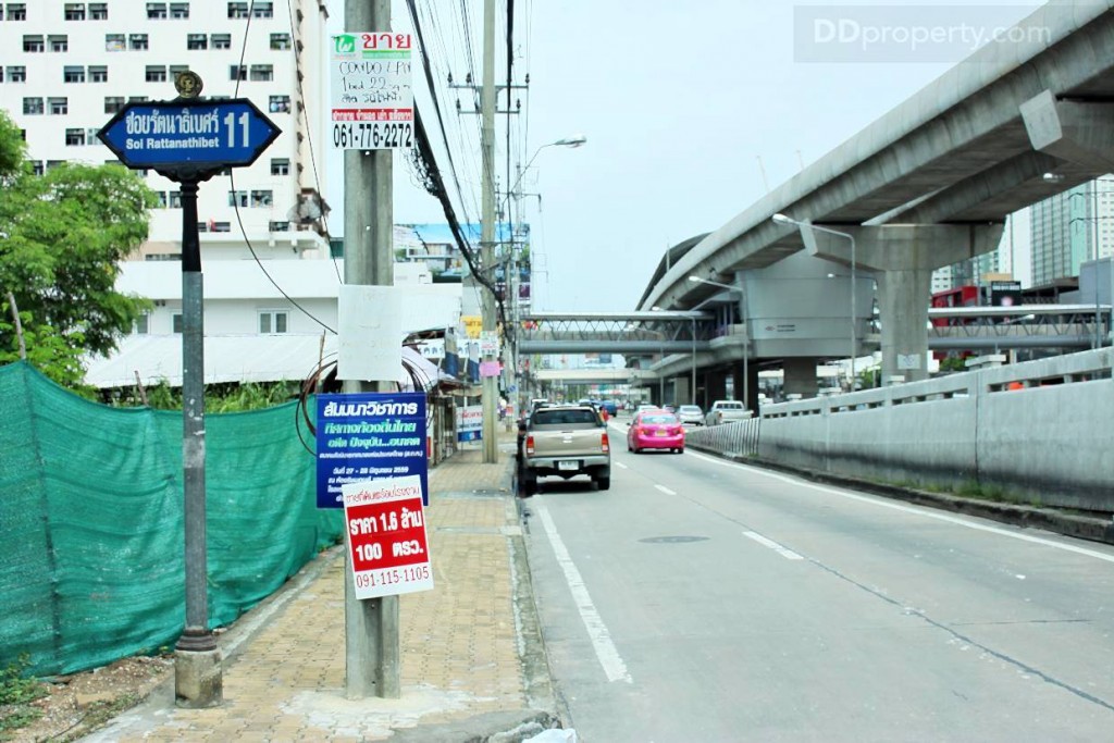 ระยะทางจากสถานีบางกระสอ ถึงปากซอย ซอยรัตนาธิเบศร์ 11 ประมาณ 100 เมตร