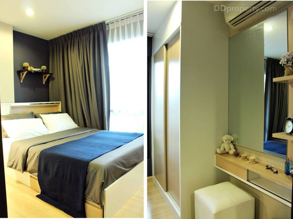 ภายในห้องนอนมีหน้าต่างบานใหญ่เพื่อเปิดรับแสงและด้วยความสูง 2.4 เมตร ทำให้ห้องดูโปร่งทีเดียว รูปขวาเป็นด้านปลายเตียงโดยห้องตัวอย่างจะมีการบิลท์อินตู้เสื้อผ้า และโต๊ะแต่งหน้ามาให้ แต่ห้องจริงไม่มีนะครับนี่เป็นแค่ไอเดียให้เฉยๆ
