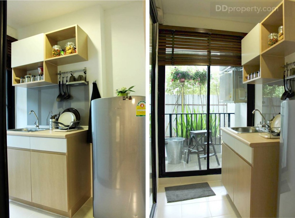 ทางโครงการบิลท์อินชุดครัวมาให้ พร้อมที่เก็บของด้านล่าง และบนแบบลอยตัว