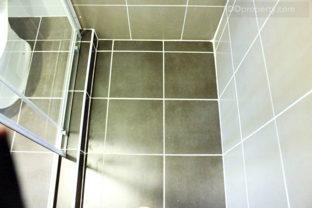 พื้นที่ห้องอาบน้ำขนาด 0.75 x 1.5 เมตร