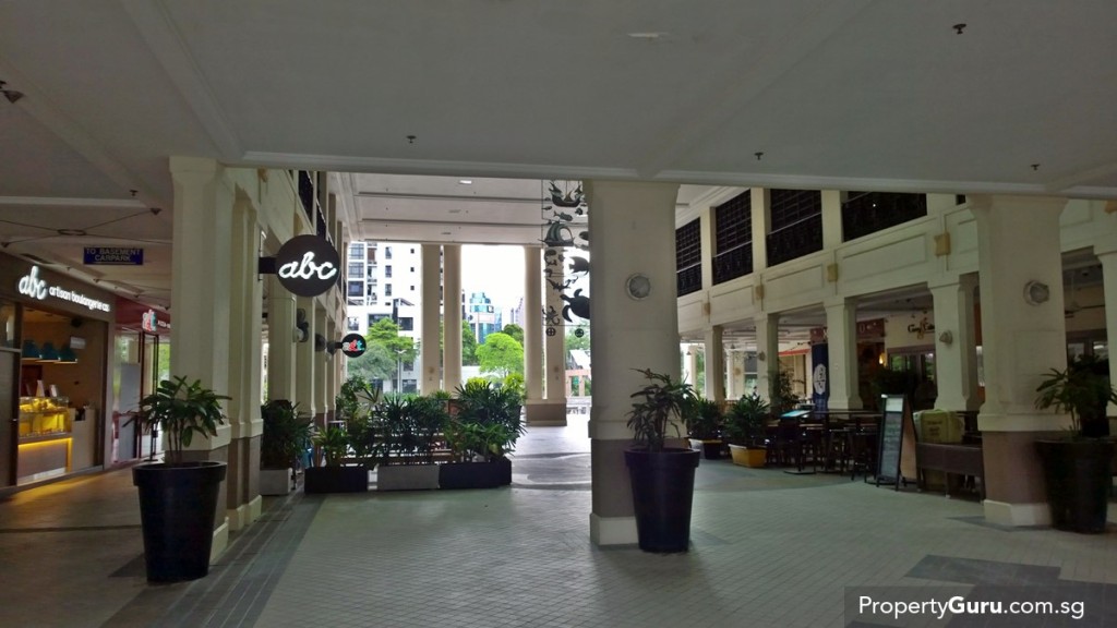 Bars and restaurants at Quay Side