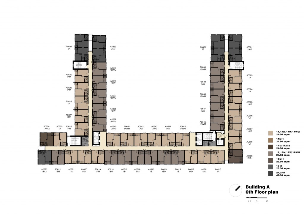 สำหรับยูนิตฝั่งทิศตะวันออกแม้จะมีจำนวนยูนิตมากกว่าทางฝั่งแขนตัวยูแต่ไฮไลท์ของห้องชุดในฝั่งนี้คือวิวแม่น้ำที่มีสะพานพระราม 8 ข้ามผ่าน ซึ่งมีความสวยงามโดยเฉพาะในยามค่ำคืน 
