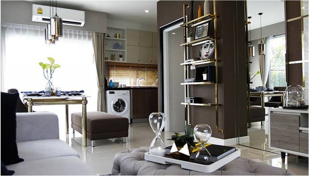 มุมมองห้องนั่งเล่นภายในบ้านตัวอย่าง ที่ทางโครงการทำการตกแต่งไว้ให้เป็นแนวทางกับผู้ซื้อ