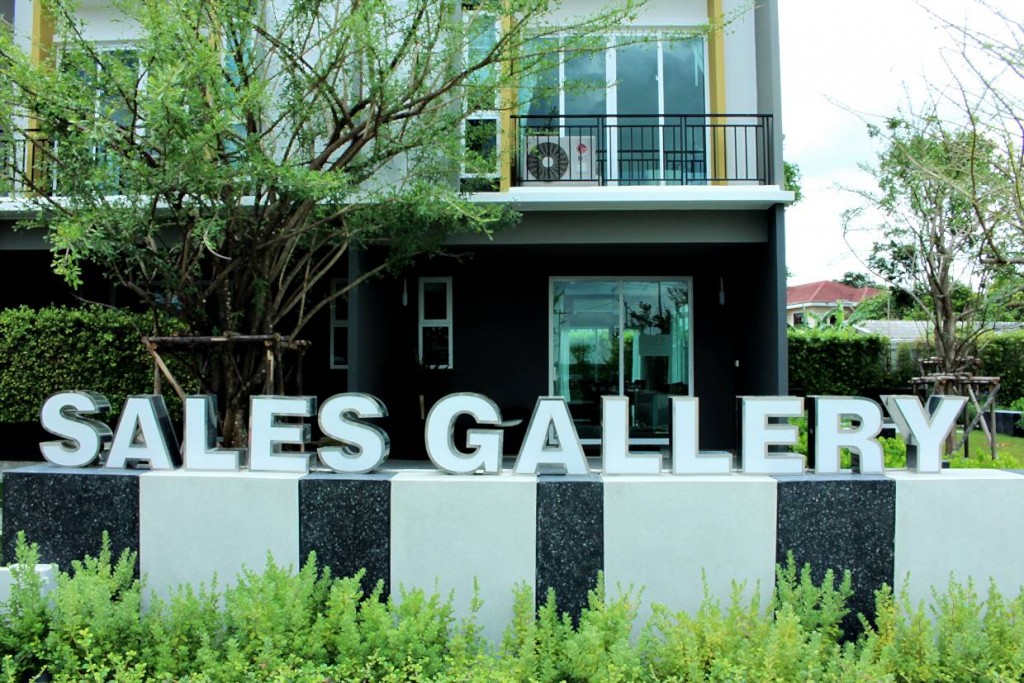 สำนักงานขายจะอยู่ติดกับบ้านตัวอย่างทั้ง 2 แบบ 