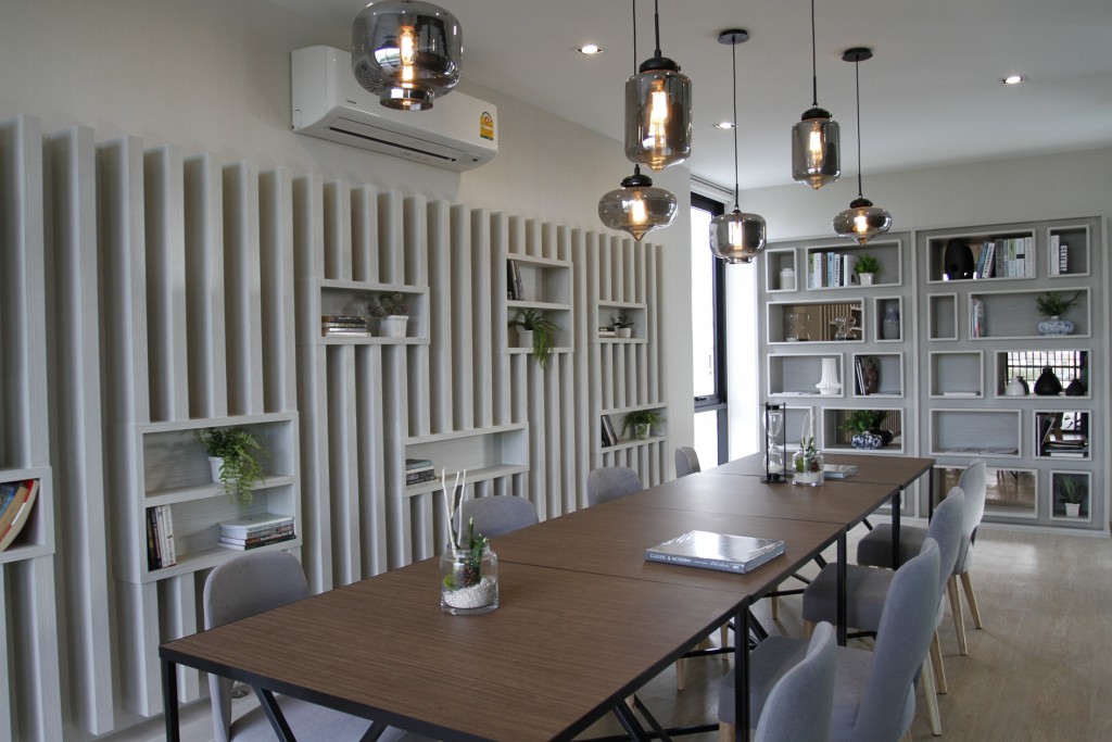 มุมมองภายในห้องอ่านหนังสือ ซึ่งตั้งอยู่บริเวณชั้น 2 ของคลับเฮาส์