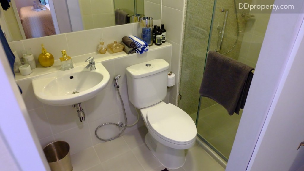 ห้องน้ำฝั่งตรงข้ามห้องนอนเล็ก spec สุขภัณฑ์ให้แบบเดียวกับห้องขนาด 24.5 ตร.ม.
