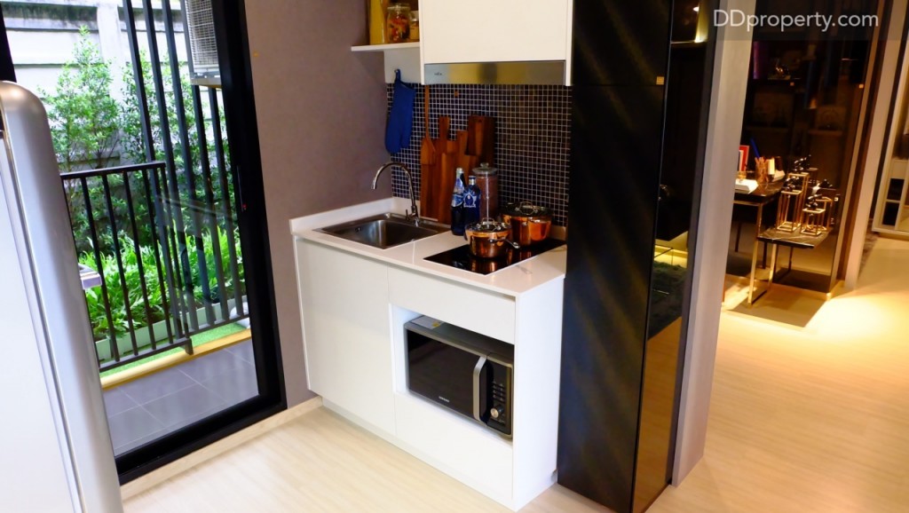 Plum Condo PinklaoDSCF0162