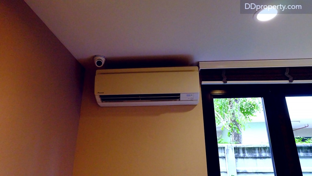 แอร์ที่ให้มาในห้องนอนมีขนาด 9,000 BTU แบรนด์ Daikin (แอร์จะถูกแถมให้เฉพาะลูกค้าที่จองในวันพรีเซลเท่านั้น)