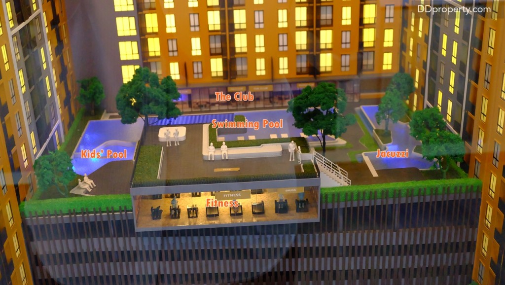 สระว่ายน้ำแยกสัดส่วนระหว่างโซนผู้ใหญ่, โซนตื้นสำหรับเด็ก และโซนที่เป็นสระแช่แบบ Jacuzzi ฟิตเนส แบบpanoramic view