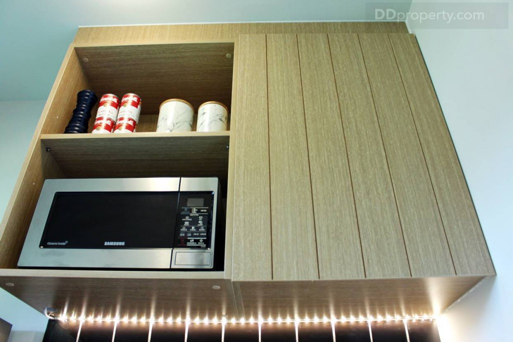 ที่เก็บของด้านบนบิลท์แบบลอยตัวทางโครงการก็ให้มาเช่นกัน มีทั้งช่องเก็บของแบบปิดและเปิด