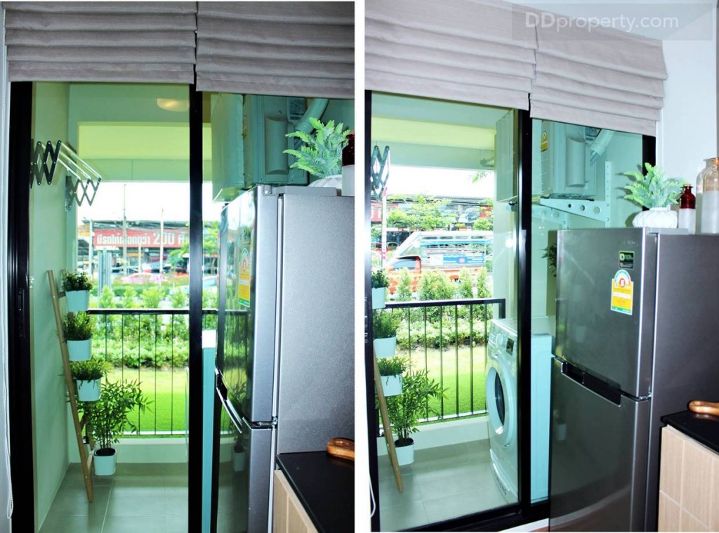 ประตูกั้นเป็นประตูแบบบานเลื่อน 2 ตอนกระจกใสเขียวตัดแสง