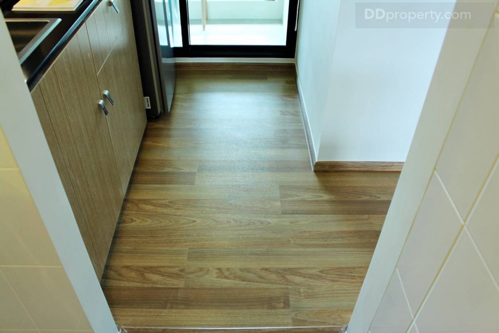 พื้นที่ทางเดินเป็นแนวยาวสี่เหลี่ยมผืนผ้า กว้าง 1 เมตรโดยประมาณ