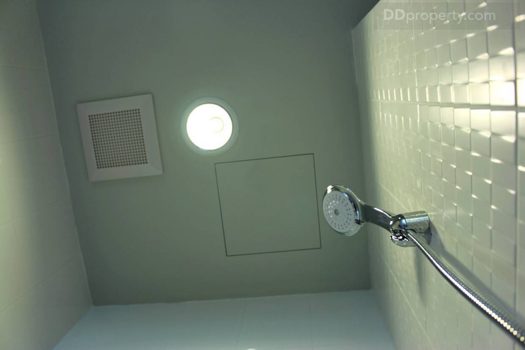 ที่ดูดอากาศ ไฟดาวน์ไลท์ ระบบไฟเพื่อติดตั้งเครื่องทำน้ำอุ่น  ฝักบัวที่ได้เป็นขนาดมาตรฐาน  เส้นผ่าศูนย์กลางประมาณ 5 ซม.