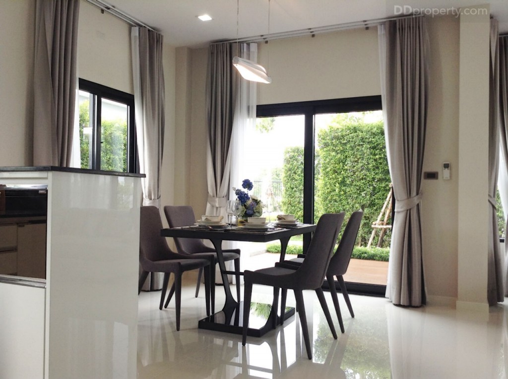 nc on green charmNc on Green Charm_112-090