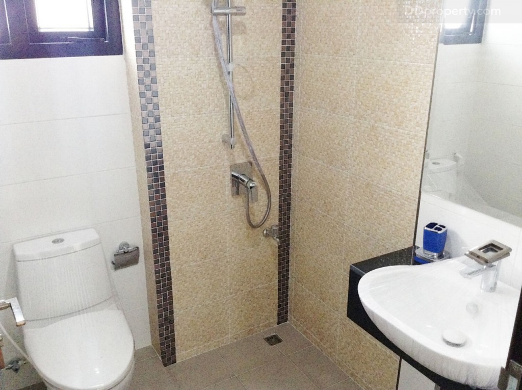 nc on green charmNc on Green Charm_117-095