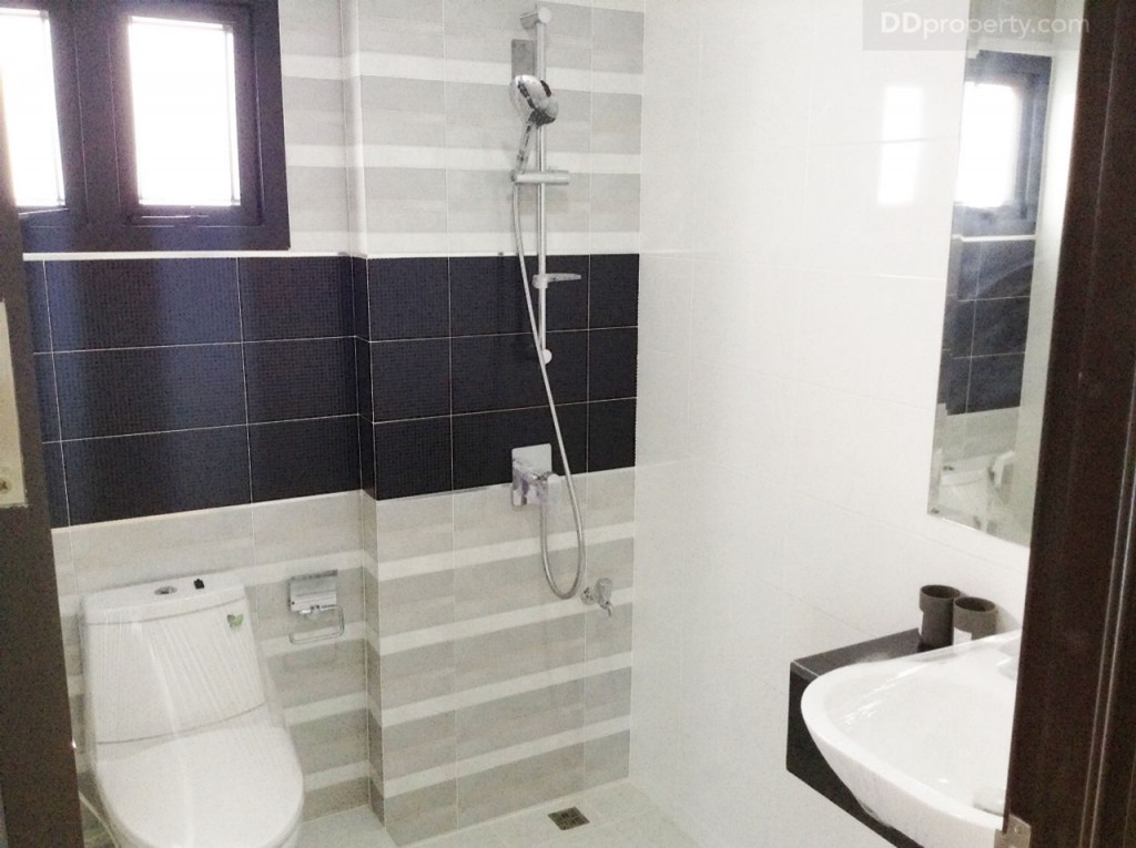 nc on green charmNc on Green Charm_123-101