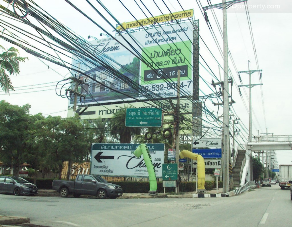 nc on green charmNc on Green Charm_13-002