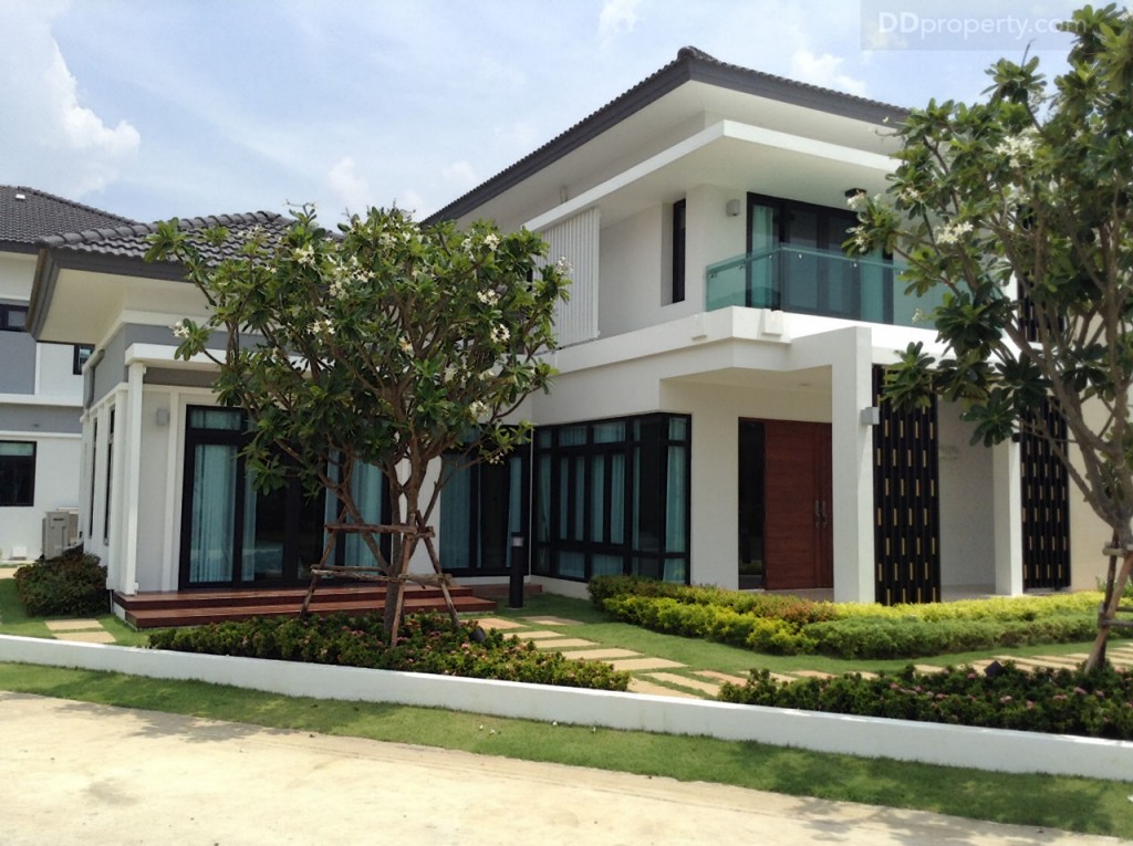 nc on green charmNc on Green Charm_54-033