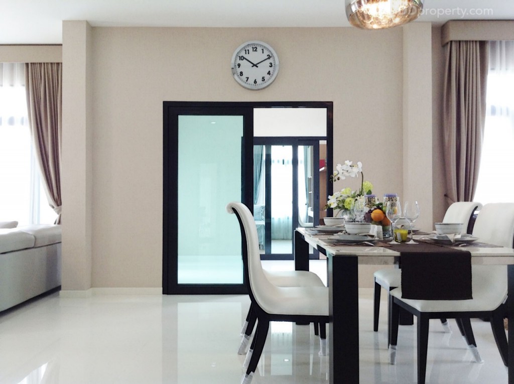 nc on green charmNc on Green Charm_60-039