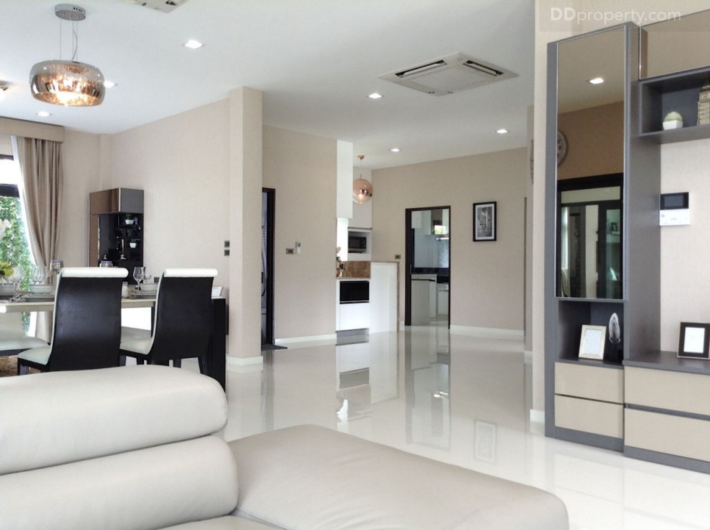 nc on green charmNc on Green Charm_63-042