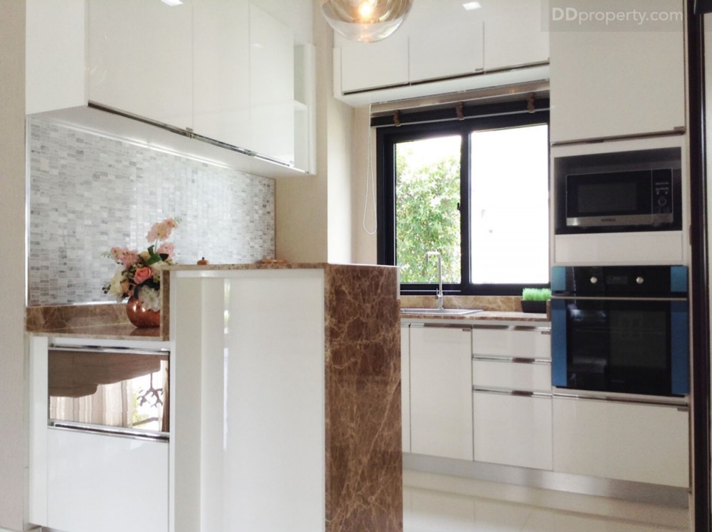 nc on green charmNc on Green Charm_65-044