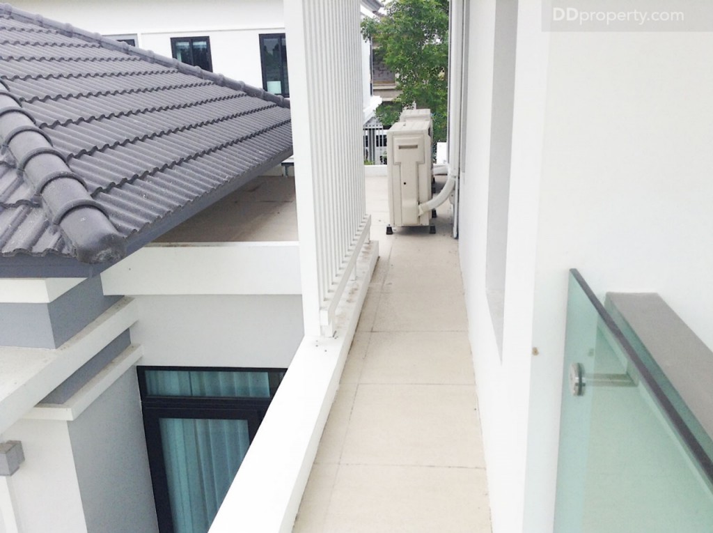 nc on green charmNc on Green Charm_73-052