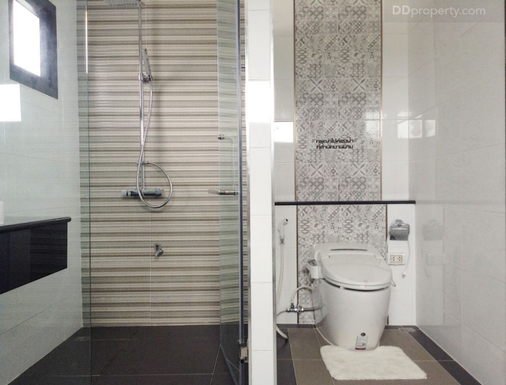 nc on green charmNc on Green Charm_75-054