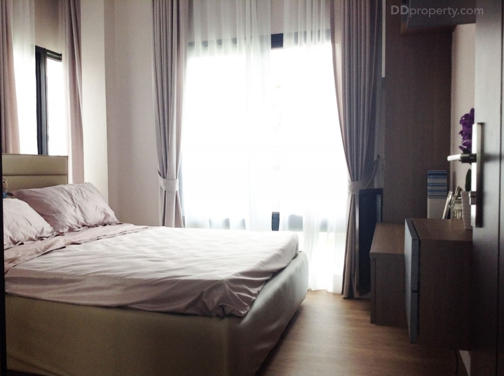 nc on green charmNc on Green Charm_89-068