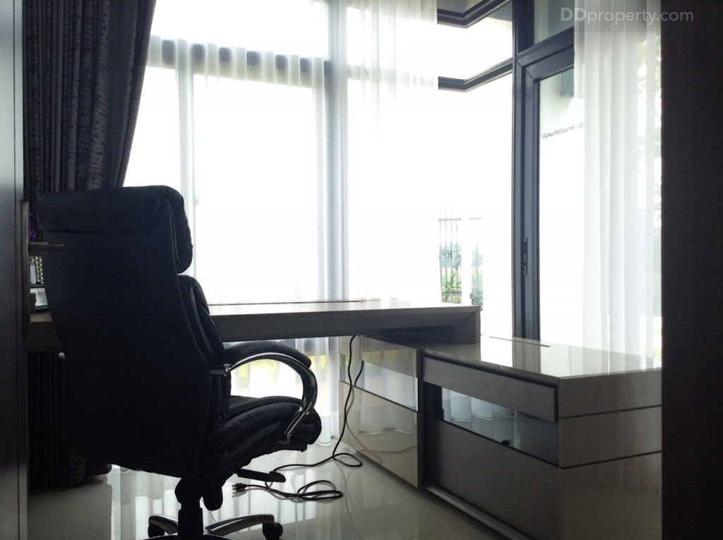 nc on green charmNc on Green Charm_91-070