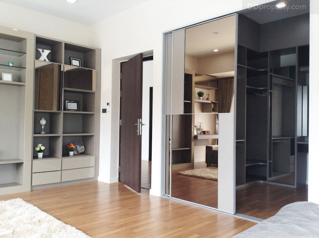 nc on green charmNc on Green Charm_98-077