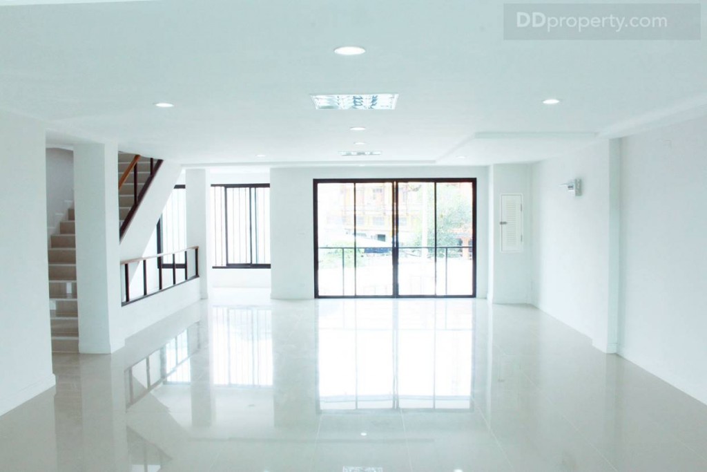 พื้นที่ด้านในขนาด 7 x 9 เมตร เพดานสูง 2.5 เมตร โดยประมาณ 