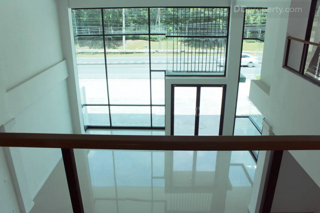 มุมมองจากบริเวณชั้นลอย 